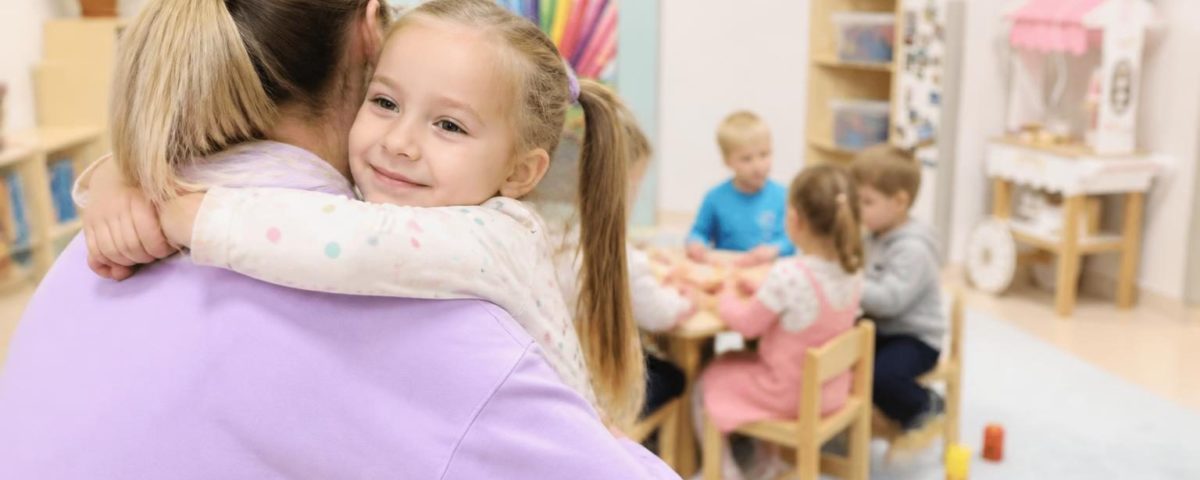 Najczęstsze trudności w pierwszych dniach przedszkola i jak reagować na nie mądrze